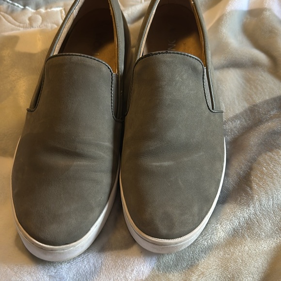 VIONIC womens slip on sneakers size 9 excellent condition - Picture 11 of 11
